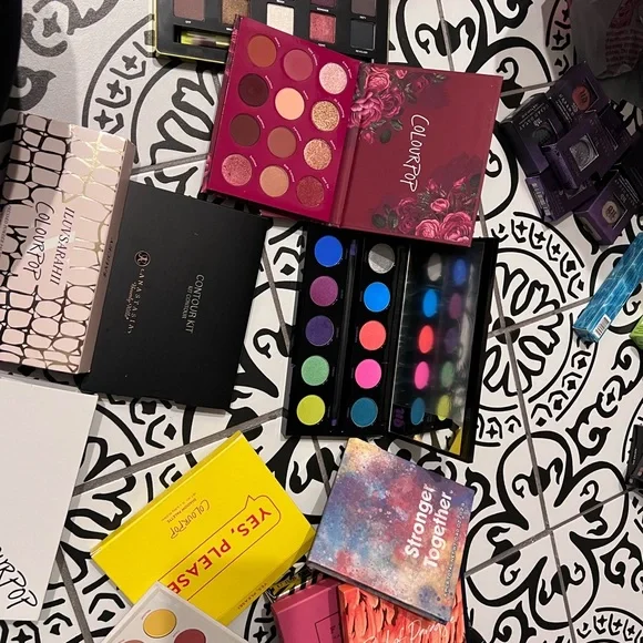Makeup Bundle!!!!!!!!! Morphe, urban decay, and MORE